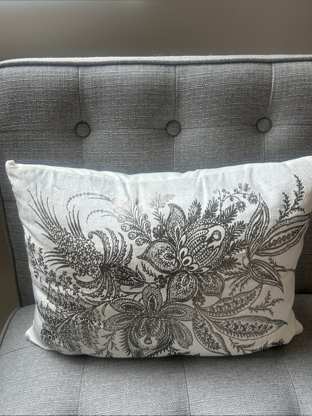 NWT Set of 2 White & Gray Decorative Pillows 12”x 18”